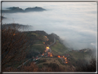 foto Colline nella nebbia al Tramonto